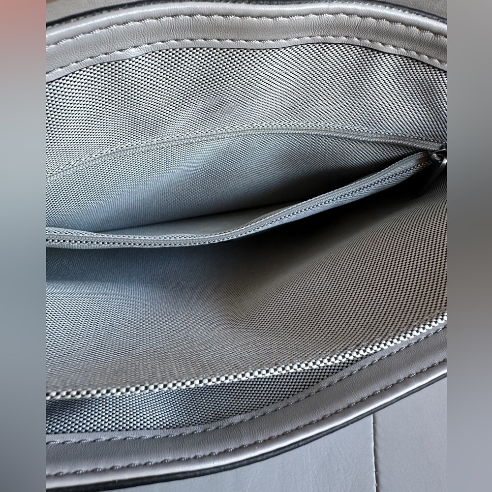 Fossil Light Gray/Cream Finley Leather Shoulder Bag - Picture 8 of 16